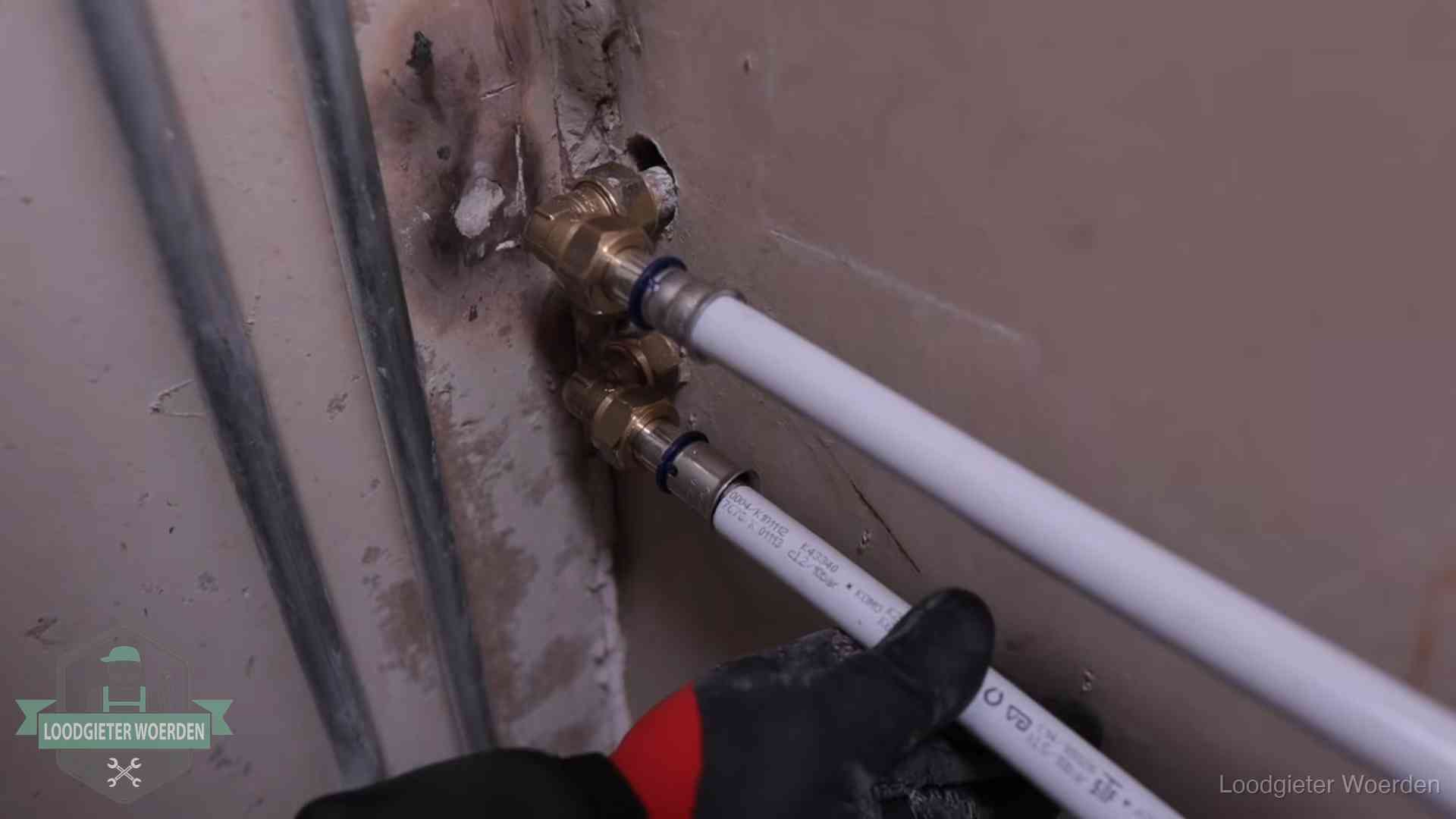Kwaliteitsnormen voor loodgieterswerk in Woerden Meerlagenbuizen met keurmerk en rvs persfittingen op muuraansluitingen in Woerden