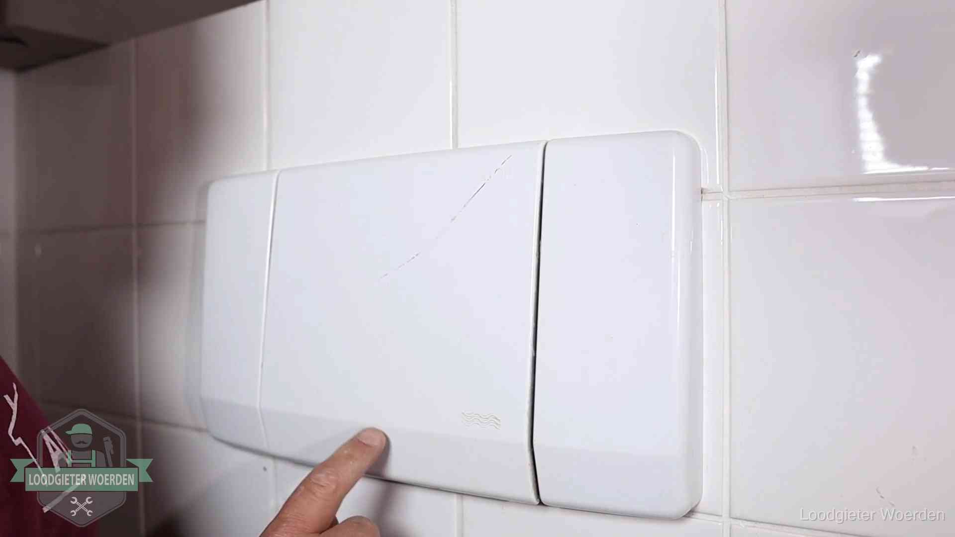 Oorzaken van een verstopte wc in Woerden Bedieningspaneel van een inbouwreservoir van een hangend toilet in Woerden